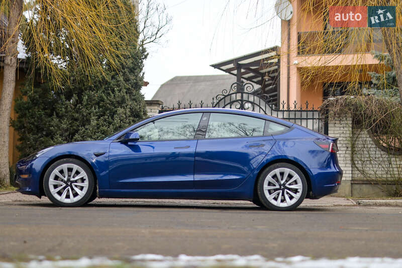 Седан Tesla Model 3 2022 в Ивано-Франковске