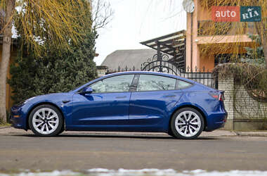 Седан Tesla Model 3 2022 в 