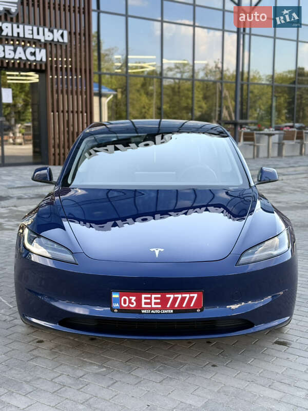Седан Tesla Model 3 2024 в Луцке