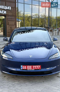 Седан Tesla Model 3 2024 в 