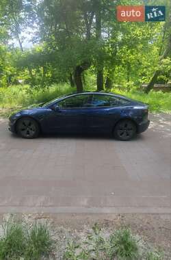 Седан Tesla Model 3 2023 в 