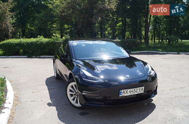 Седан Tesla Model 3 2022 в 