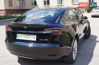 Седан Tesla Model 3 2022 в 