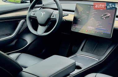 Седан Tesla Model 3 2021 в 