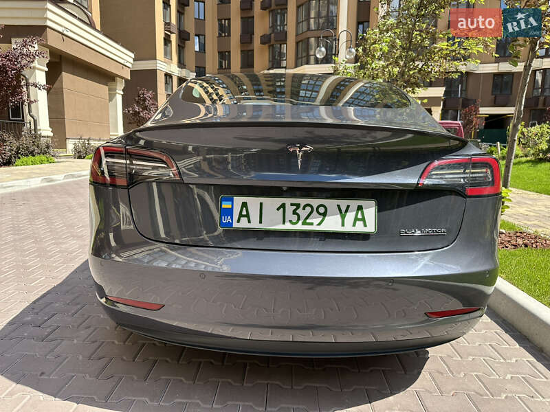 Седан Tesla Model 3 2018 в Києві