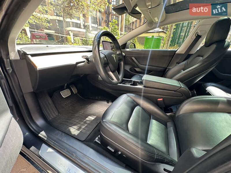 Седан Tesla Model 3 2018 в Києві