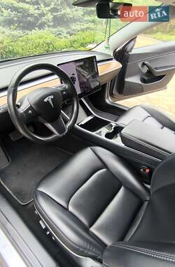 Седан Tesla Model 3 2018 в 