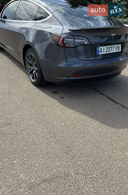 Седан Tesla Model 3 2020 в 