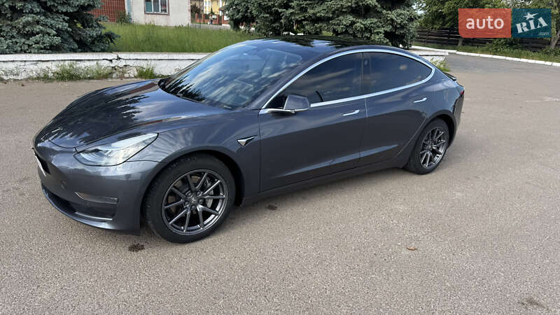 Tesla Model 3 2020