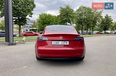 Седан Tesla Model 3 2022 в 