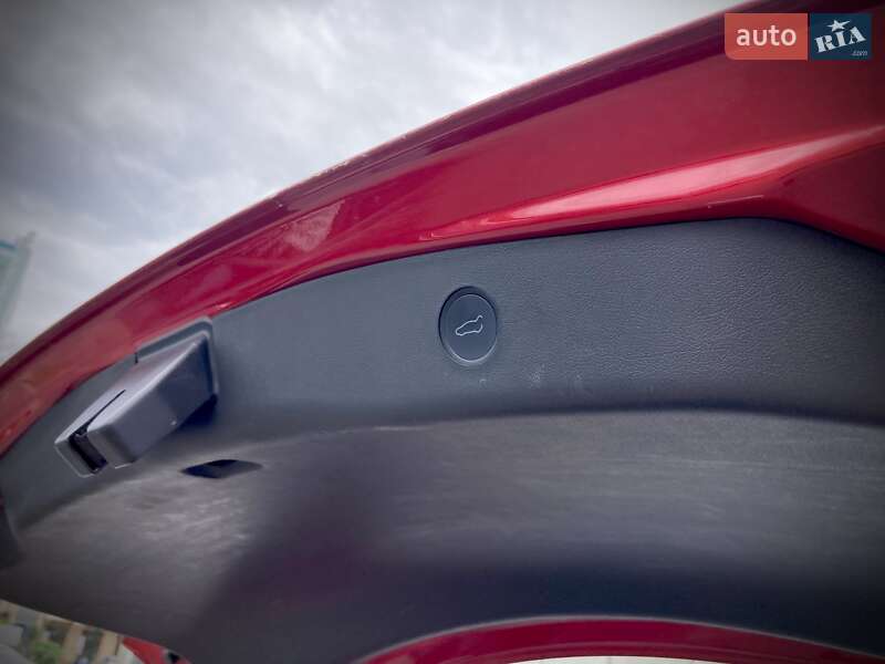 Седан Tesla Model 3 2022 в Києві