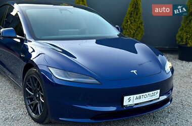 Седан Tesla Model 3 2024 в 