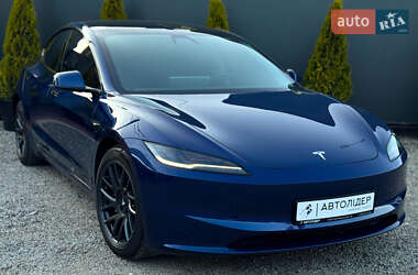 Седан Tesla Model 3 2024 в 