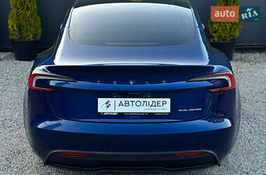 Седан Tesla Model 3 2024 в 