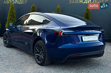 Седан Tesla Model 3 2024 в 