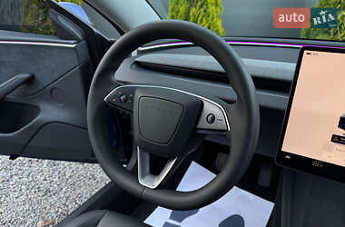 Седан Tesla Model 3 2024 в 