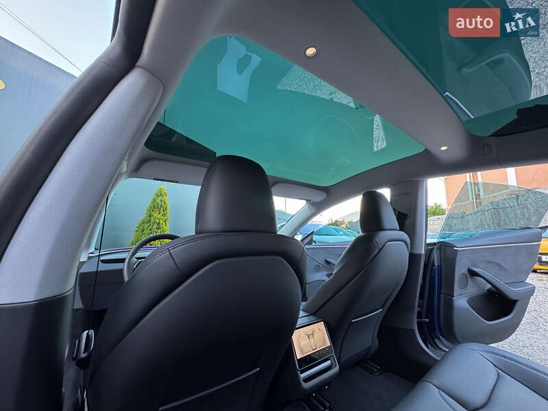 Седан Tesla Model 3 2024 в Одесі