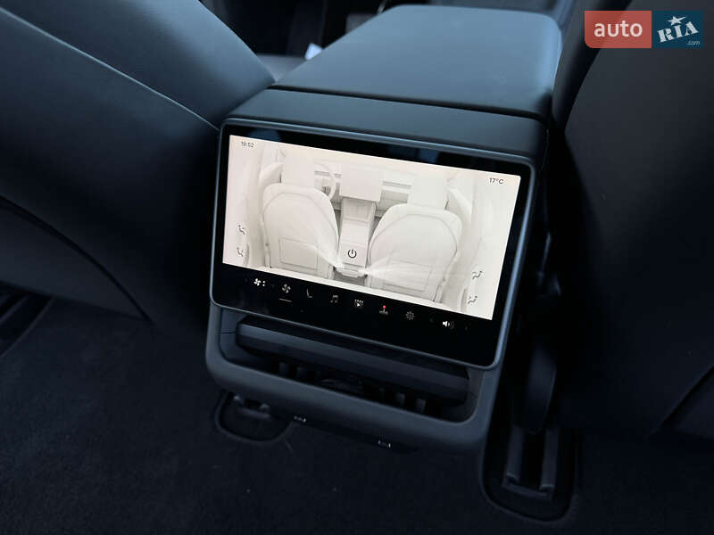 Седан Tesla Model 3 2024 в Одесі
