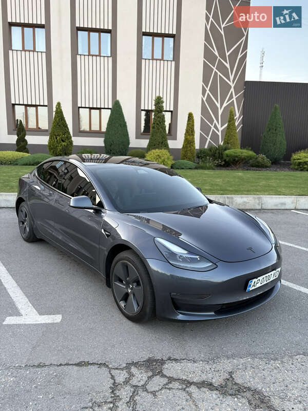 Седан Tesla Model 3 2021 в 