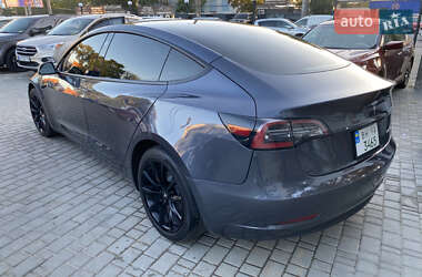 Седан Tesla Model 3 2021 в 