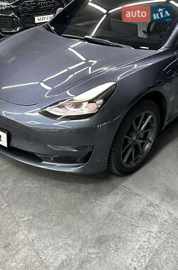 Седан Tesla Model 3 2022 в 