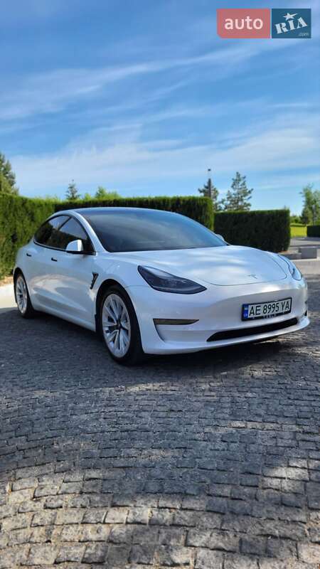 Седан Tesla Model 3 2021 в 