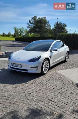 Седан Tesla Model 3 2021 в 