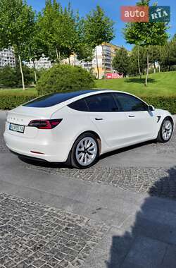 Седан Tesla Model 3 2021 в 