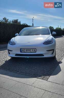 Седан Tesla Model 3 2021 в 