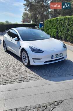 Седан Tesla Model 3 2021 в 