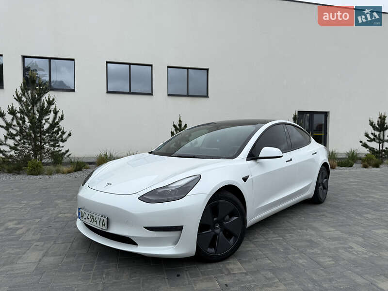 Седан Tesla Model 3 2021 в 