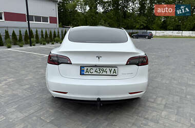 Седан Tesla Model 3 2021 в 