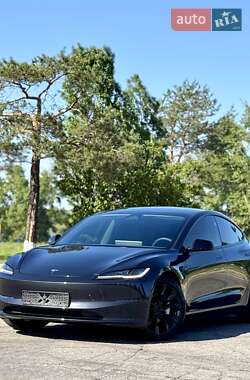 Седан Tesla Model 3 2024 в 