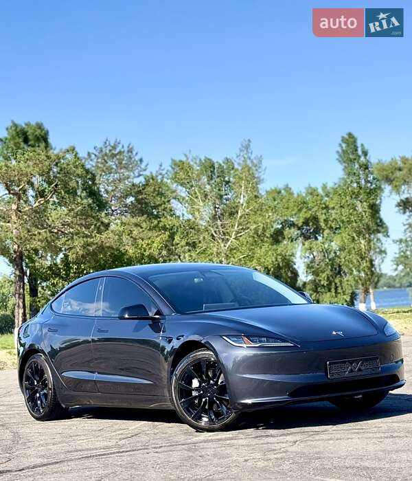 Седан Tesla Model 3 2024 в Дніпрі
