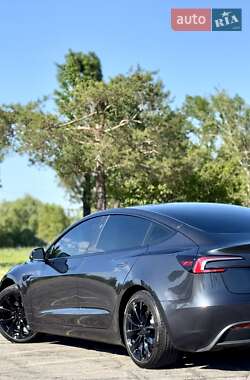 Седан Tesla Model 3 2024 в 