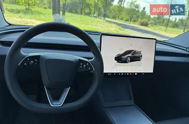 Седан Tesla Model 3 2024 в 