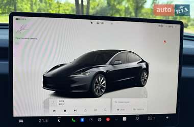 Седан Tesla Model 3 2024 в 