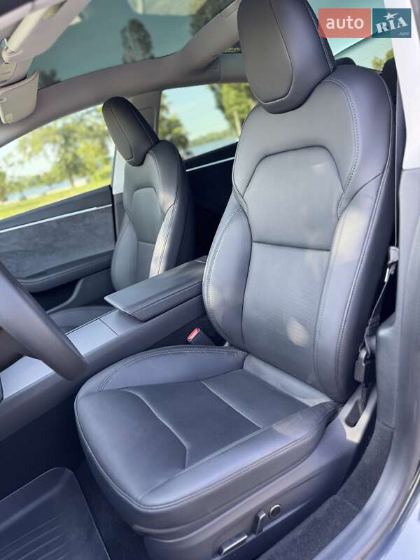 Седан Tesla Model 3 2024 в Дніпрі