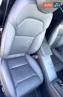 Седан Tesla Model 3 2024 в 