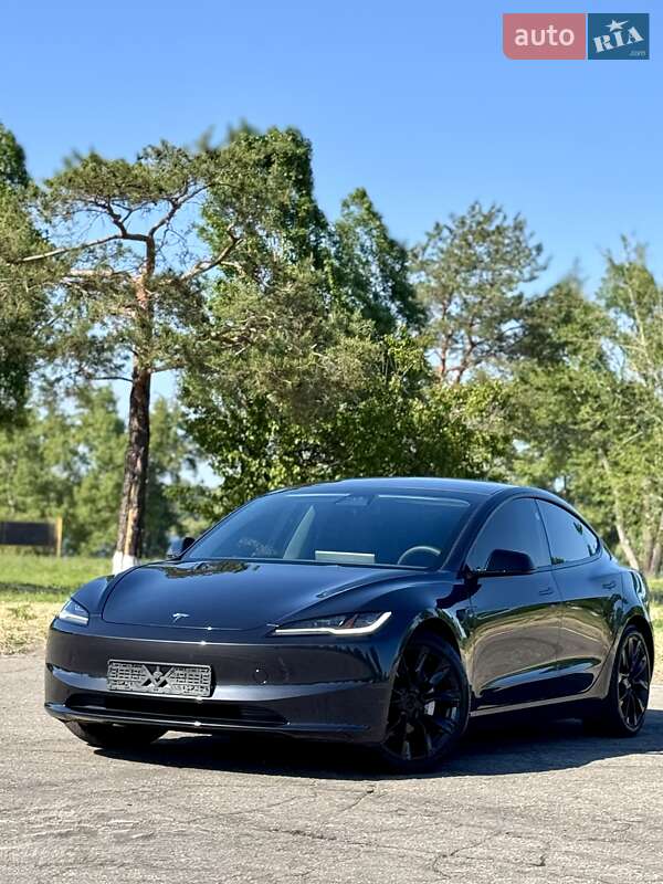 Седан Tesla Model 3 2024 в Дніпрі