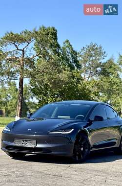 Седан Tesla Model 3 2024 в 