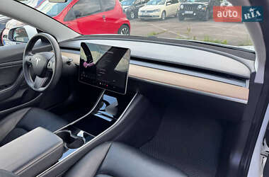 Седан Tesla Model 3 2020 в 