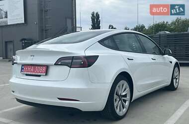 Седан Tesla Model 3 2022 в 