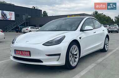 Седан Tesla Model 3 2022 в 