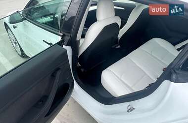Седан Tesla Model 3 2022 в 