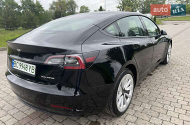 Седан Tesla Model 3 2022 в 
