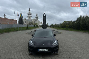 Седан Tesla Model 3 2022 в 