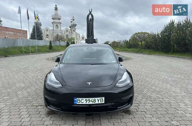 Седан Tesla Model 3 2022 в 