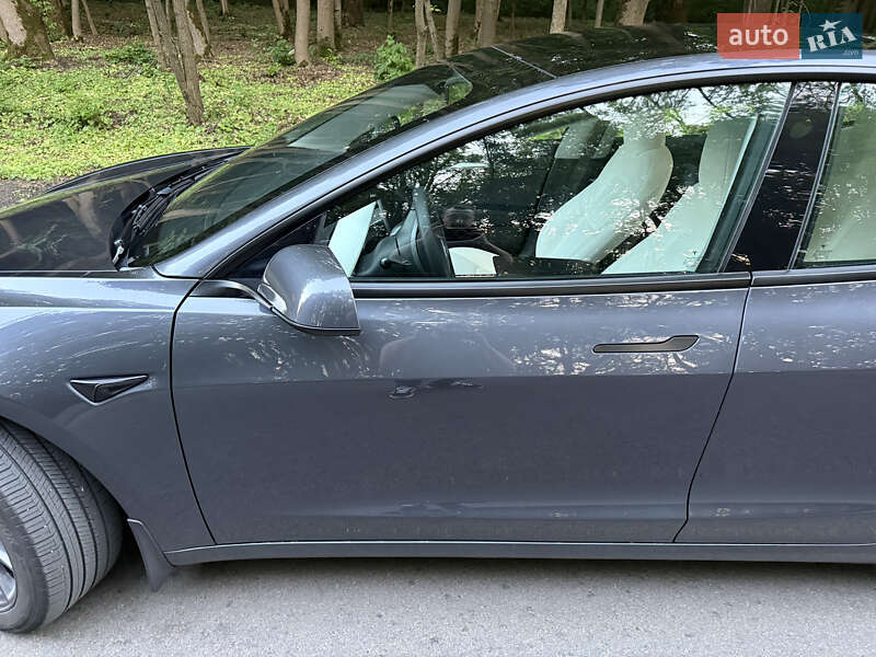 Седан Tesla Model 3 2023 в Полтаві