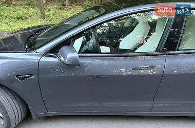 Седан Tesla Model 3 2023 в 